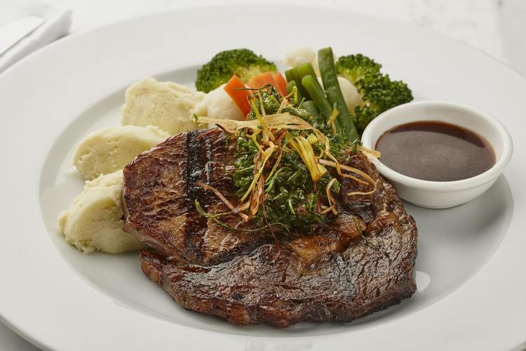 Beef Recipe - Steak with Mashed Potatoes, Carrots and Broccoli