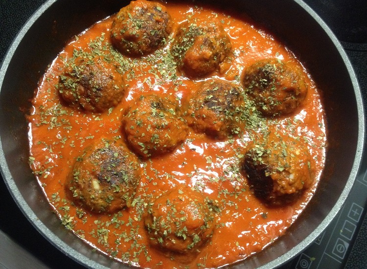 Spanish Meatballs with Tomatoes (Albondigas) - Beef Recipe