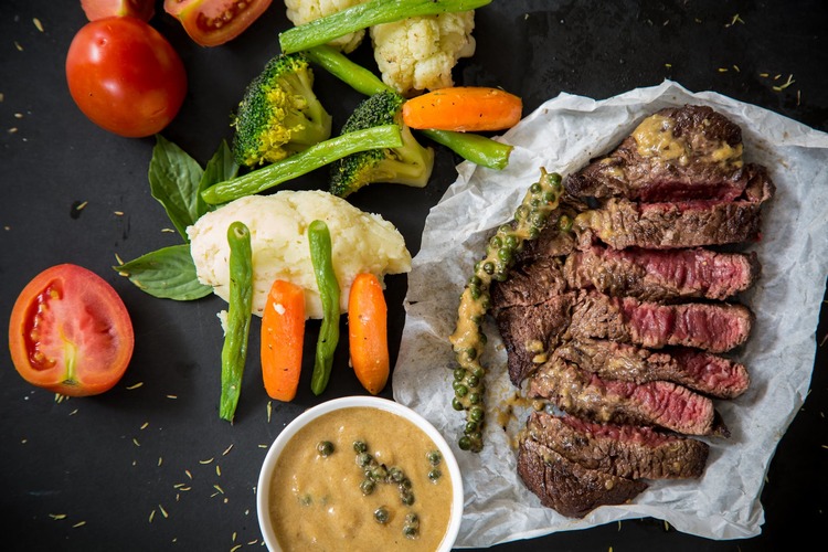 Beef Recipe - Steak with Peppercorn Sauce, Brocolli, Carrots and Tomatoes