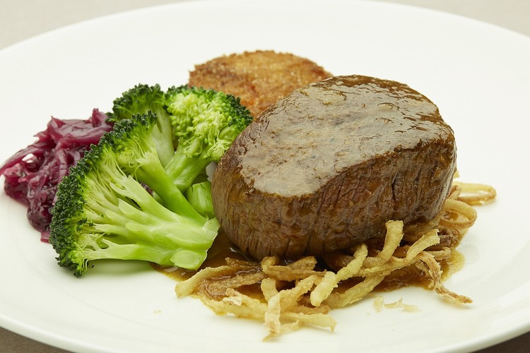 Beef Recipe - Filet Mignon with Onions, Broccoli and Beets